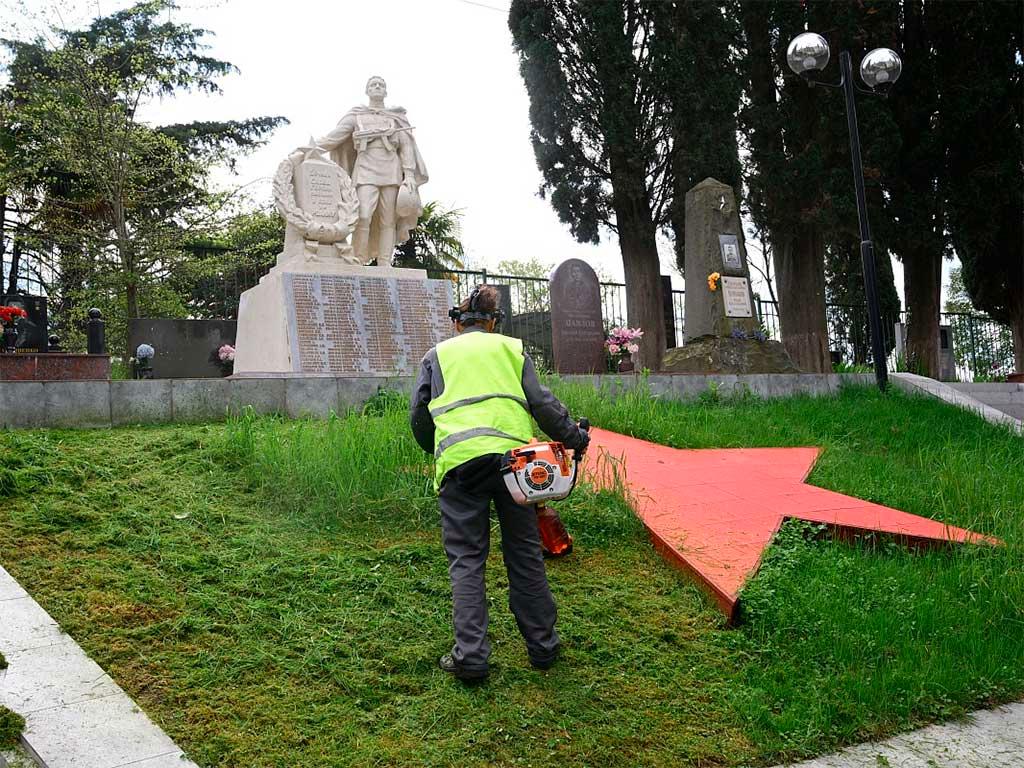 В Сочи готовят кладбища к Пасхе