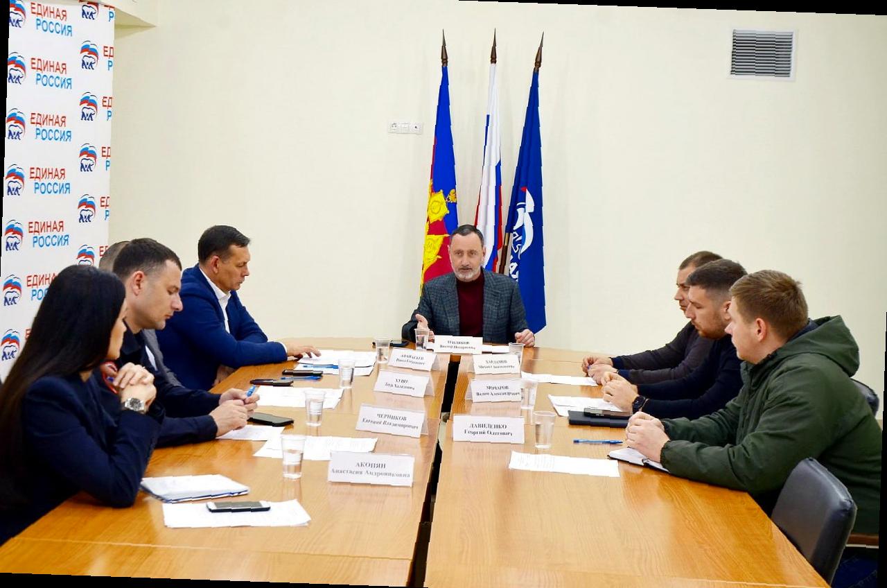 Виктор Тепляков обсудил проблему незаконного складирования мусора