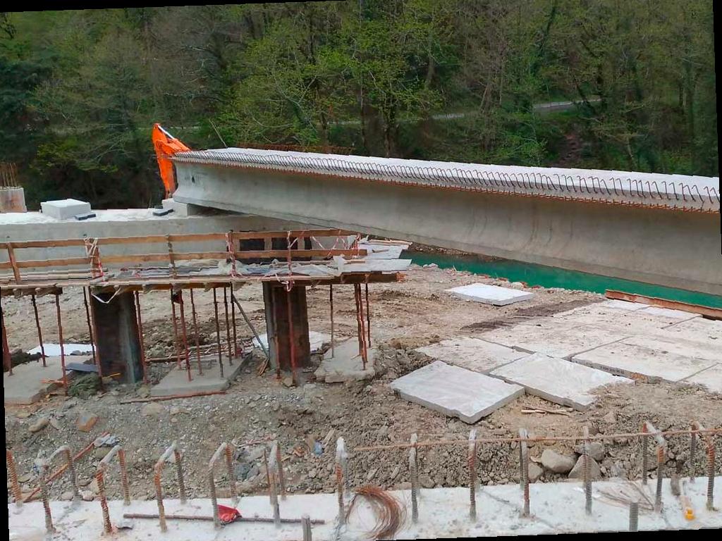 Смонтирован первый пролет нового моста на трассе «Джубга — Сочи» в Зубовой Щели