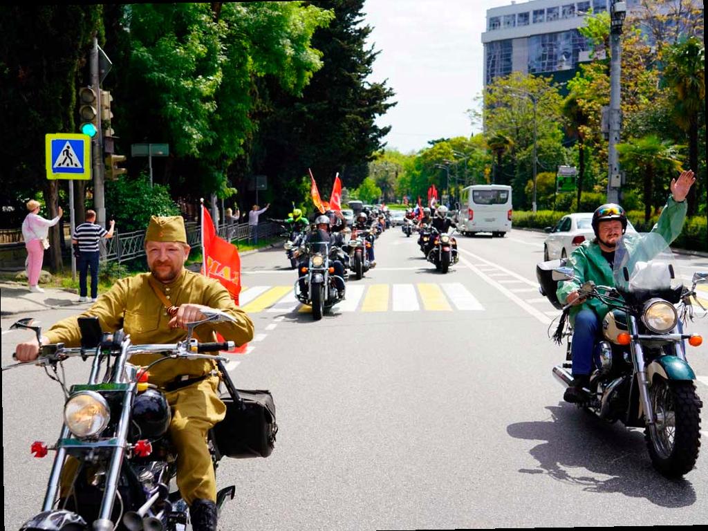 В День Победы в Сочи прошел праздничный мотопробег