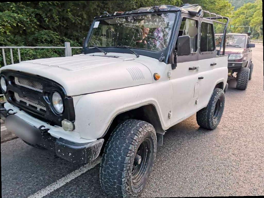 Рейд по джипперам прошел в Лазаревском районе Сочи