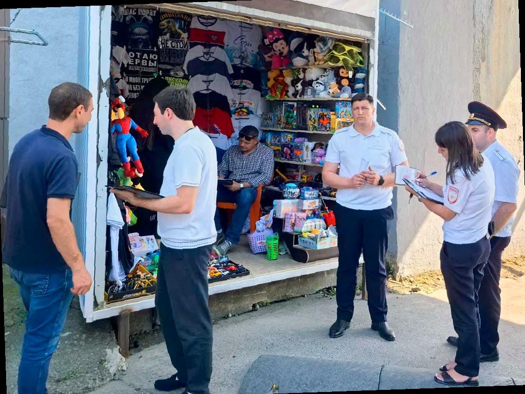 Демонтаж торговых павильонов на Мамайке в Сочи