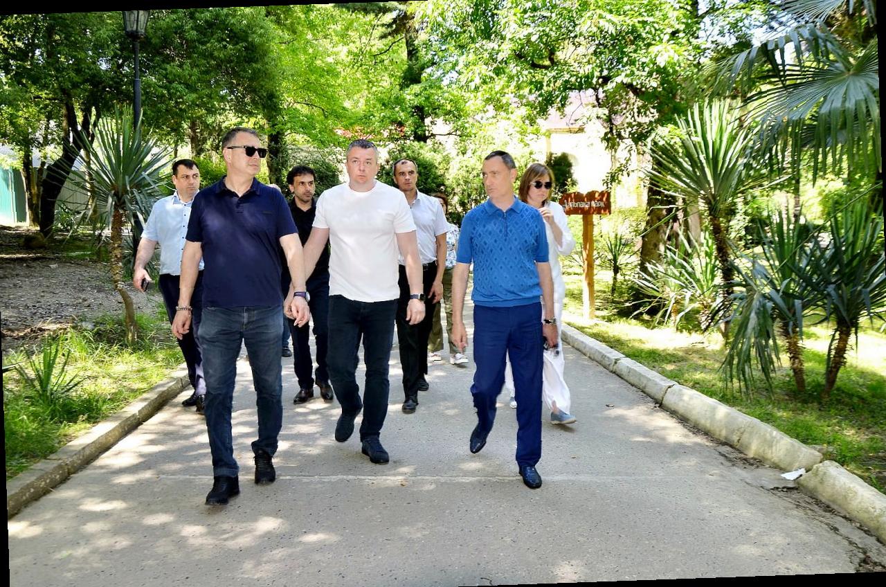 «Виктор Тепляков оценил благоустройство парка «Ривьера» в Сочи»