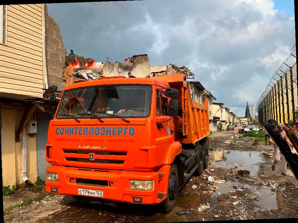Ликвидация последствий ночной атаки беспилотников в Сочи