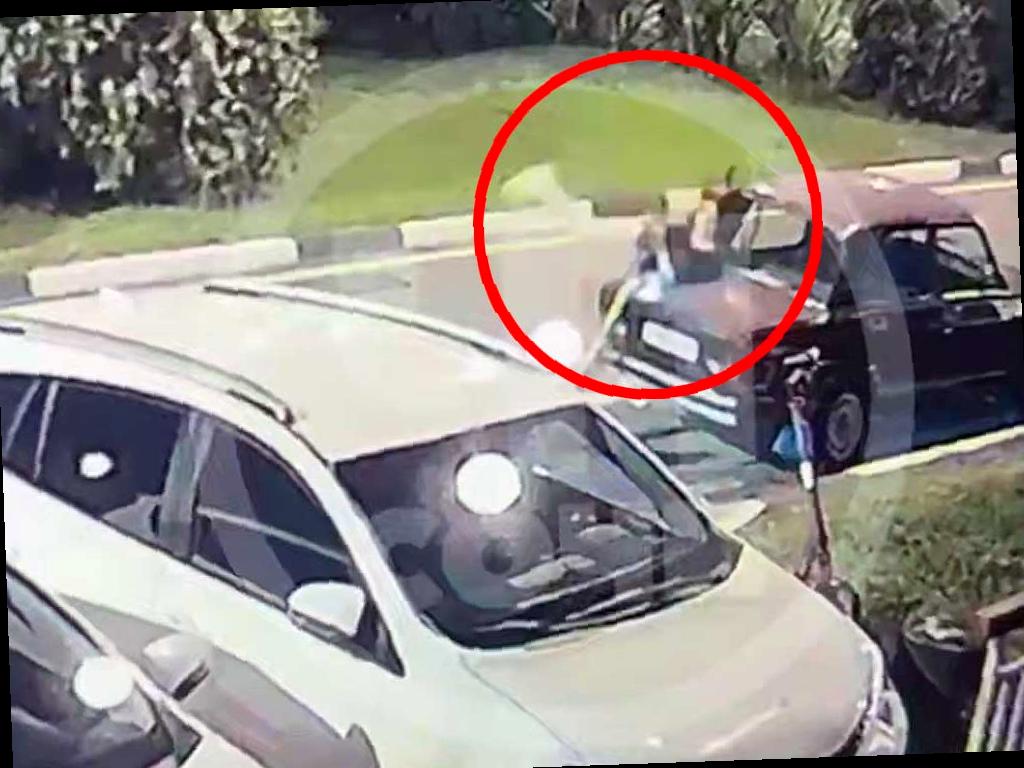 Девушка на электросамокате столкнулась с автомобилем в Сочи