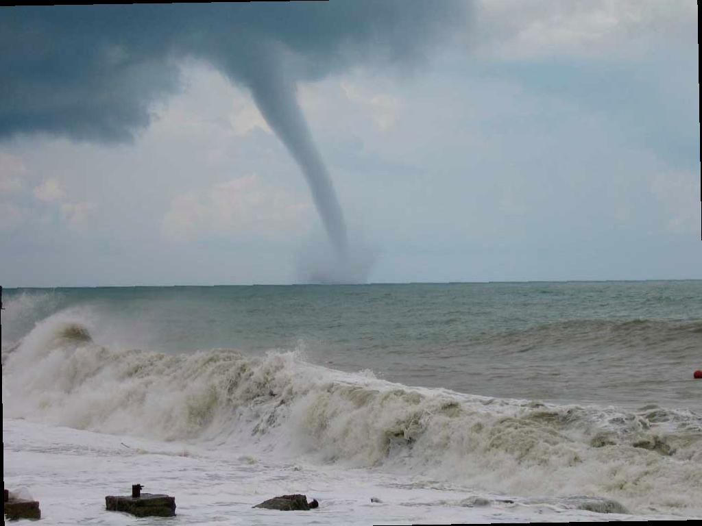 Внимание! В Сочи есть риск смерчей