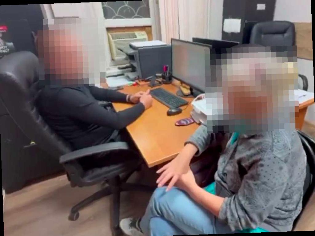 Сотрудники банка помогли супругам из Сочи избежать крупной финансовой потери из-за мошенников. История о том, как им удалось предотвратить убыток в 16 миллионов рублей, стала известна в полиции курорта.