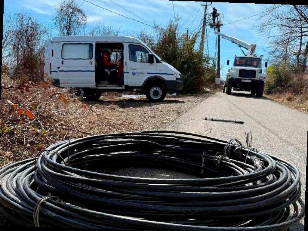 17 октября в Сочи будут проводиться срочные работы на энергообъектах для предотвращения возможных нарушений. Работы будут проводиться с 07:00 до 19:00 для обеспечения безопасности жителей. В связи с этим будет отключено электроснабжение на ряде улиц различных районов города.