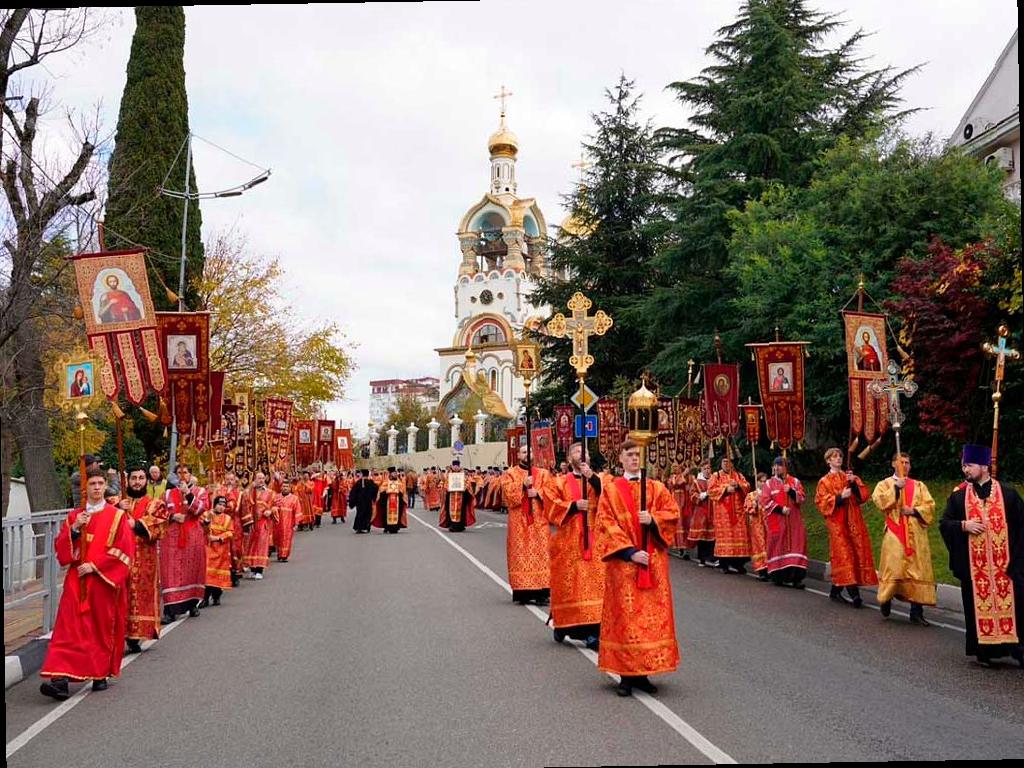 В Сочи ограничат движение на время крестного хода ко дню Святого Михаила Архангела