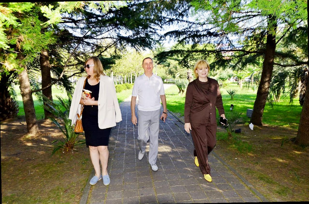 «Виктор Тепляков осмотрел сквер Кооперативный»