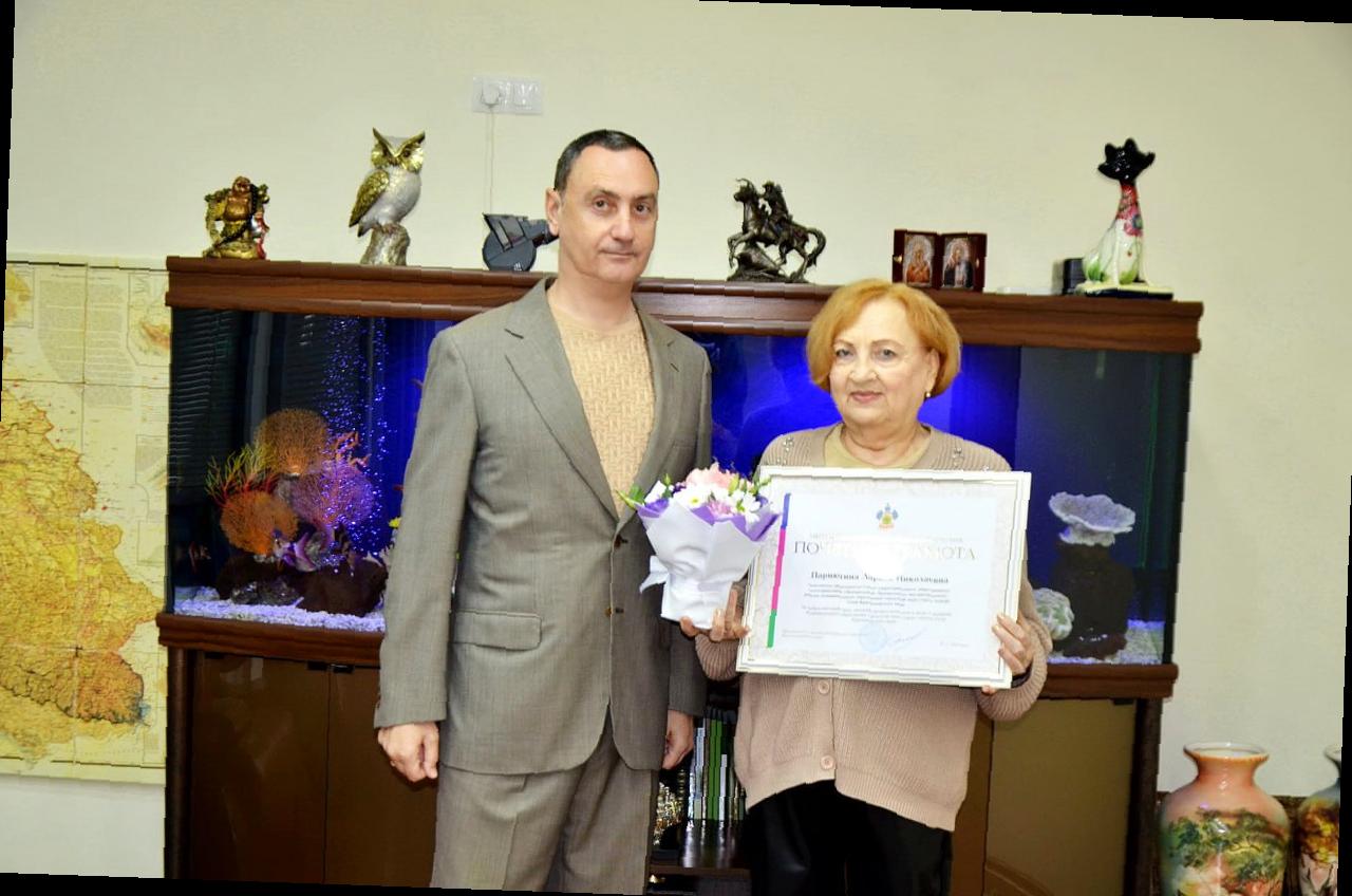 «Виктор Тепляков наградил специалистов Сочи от краевой Думы»