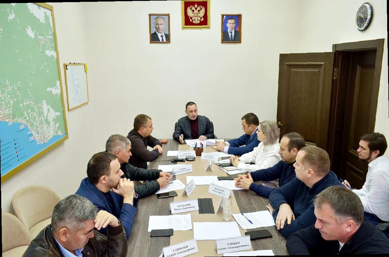 «Виктор Тепляков рассмотрел проблему парковки в водоохранной зоне»