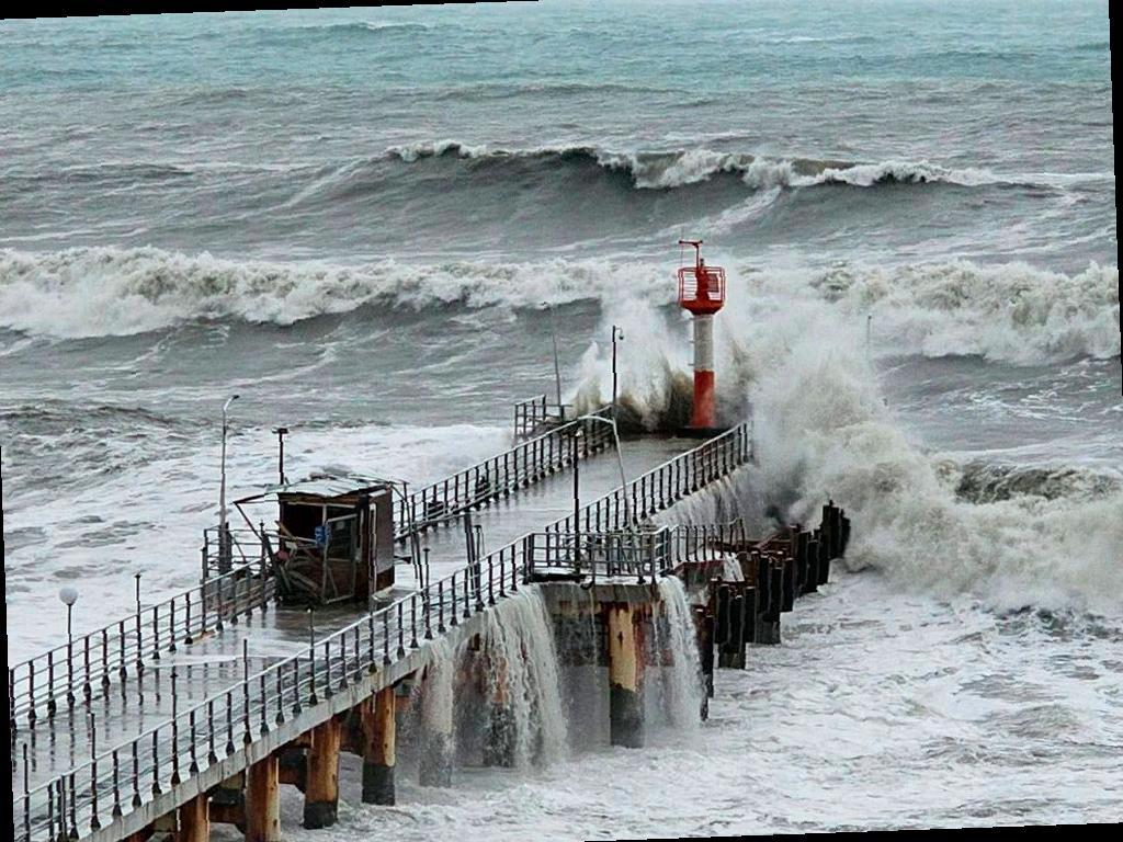 В Сочи ожидается небольшой шторм