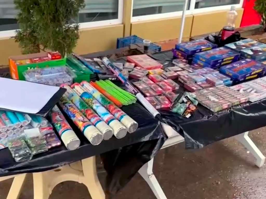 В Адлере закрыли торговую точку с пиротехникой