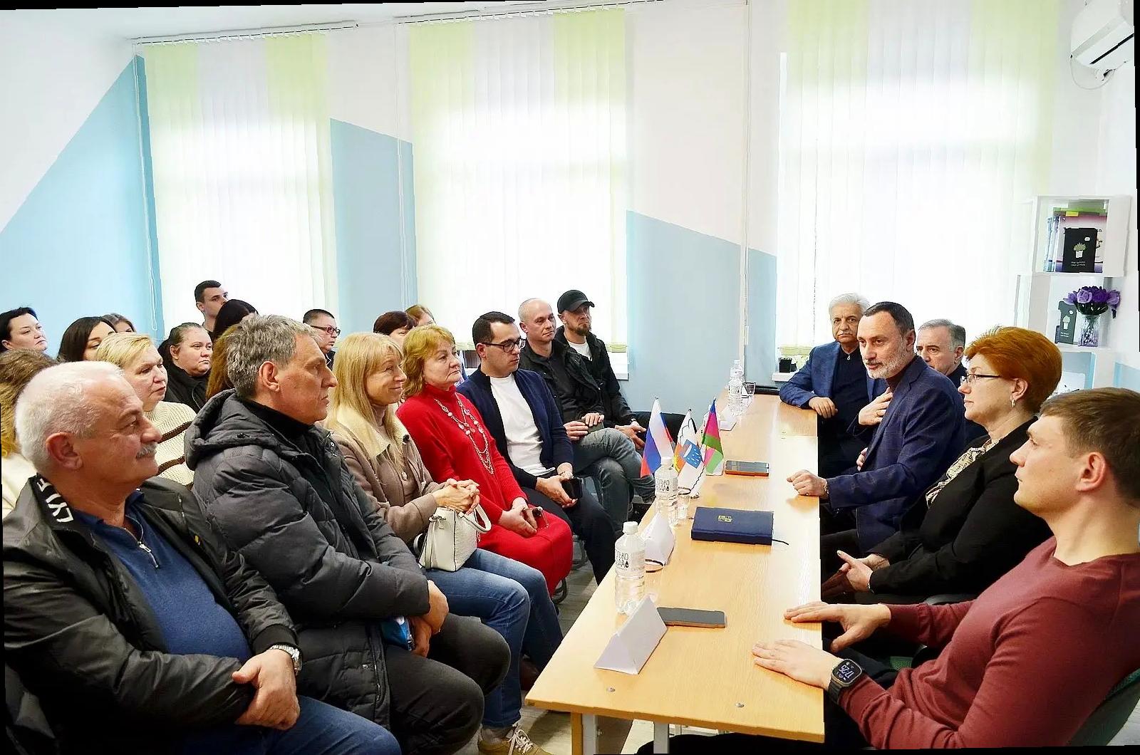 «Виктор Тепляков участвует в обсуждении строительства новой школы в селе Пластунка»