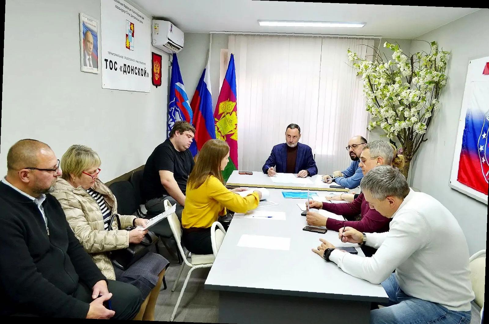 «Виктор Тепляков встретился с жителями в ТОС Донской»