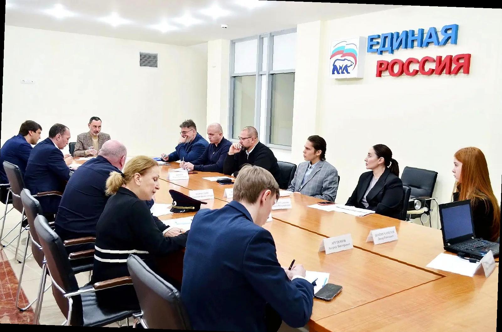 «Виктор Тепляков обсудил состояние железнодорожных путей, прилегающих к курортным зонам»