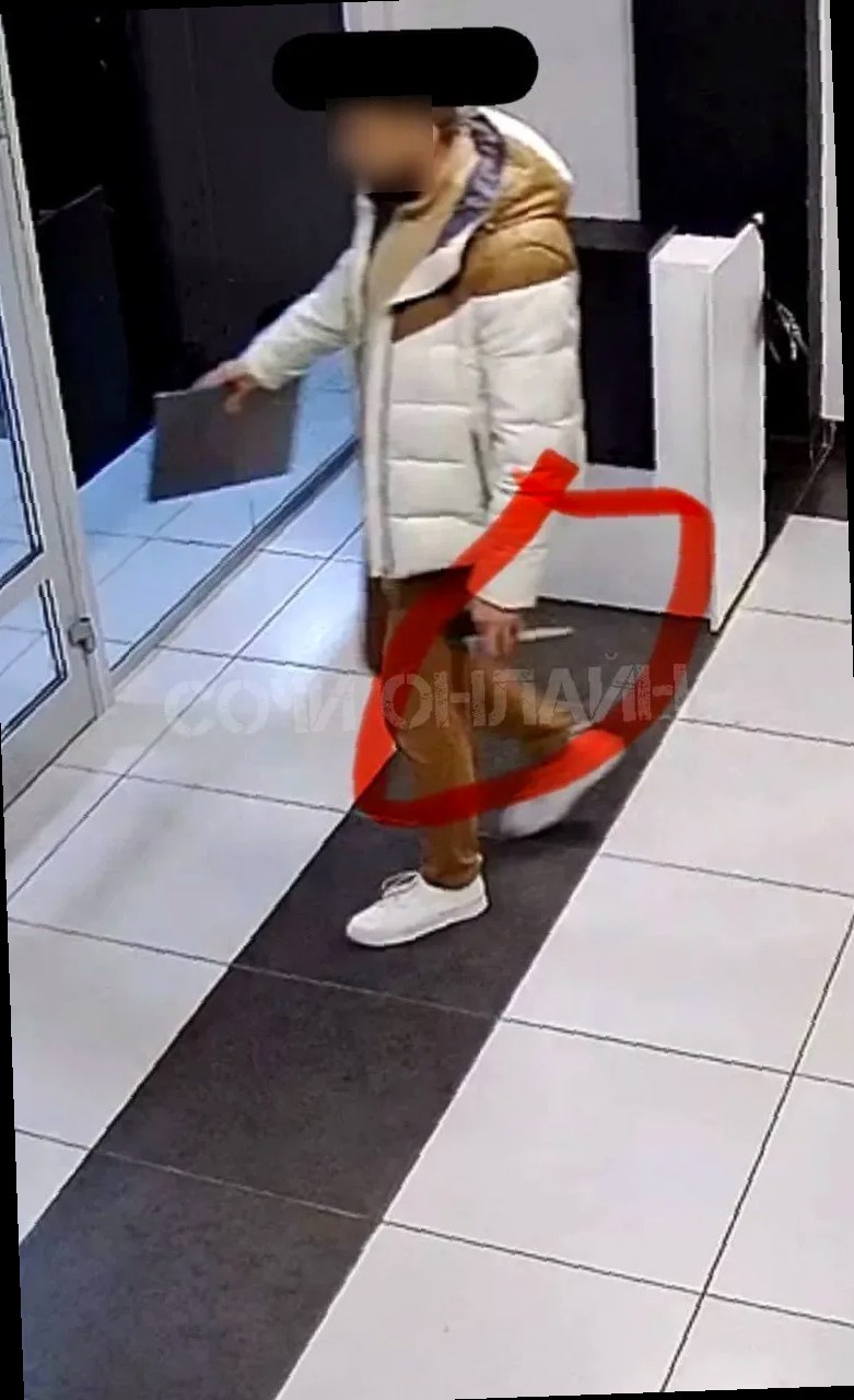 С ножом в офис: в центре Сочи мужчина устроил переполох в агентстве не
