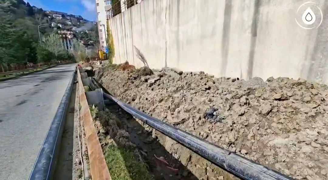 В Сочи меняют водовод на улице Яна Фабрициуса