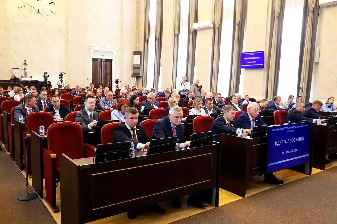 Депутат ЗСК Виктор Тепляков участвовал в 82-й сессии краевой Думы