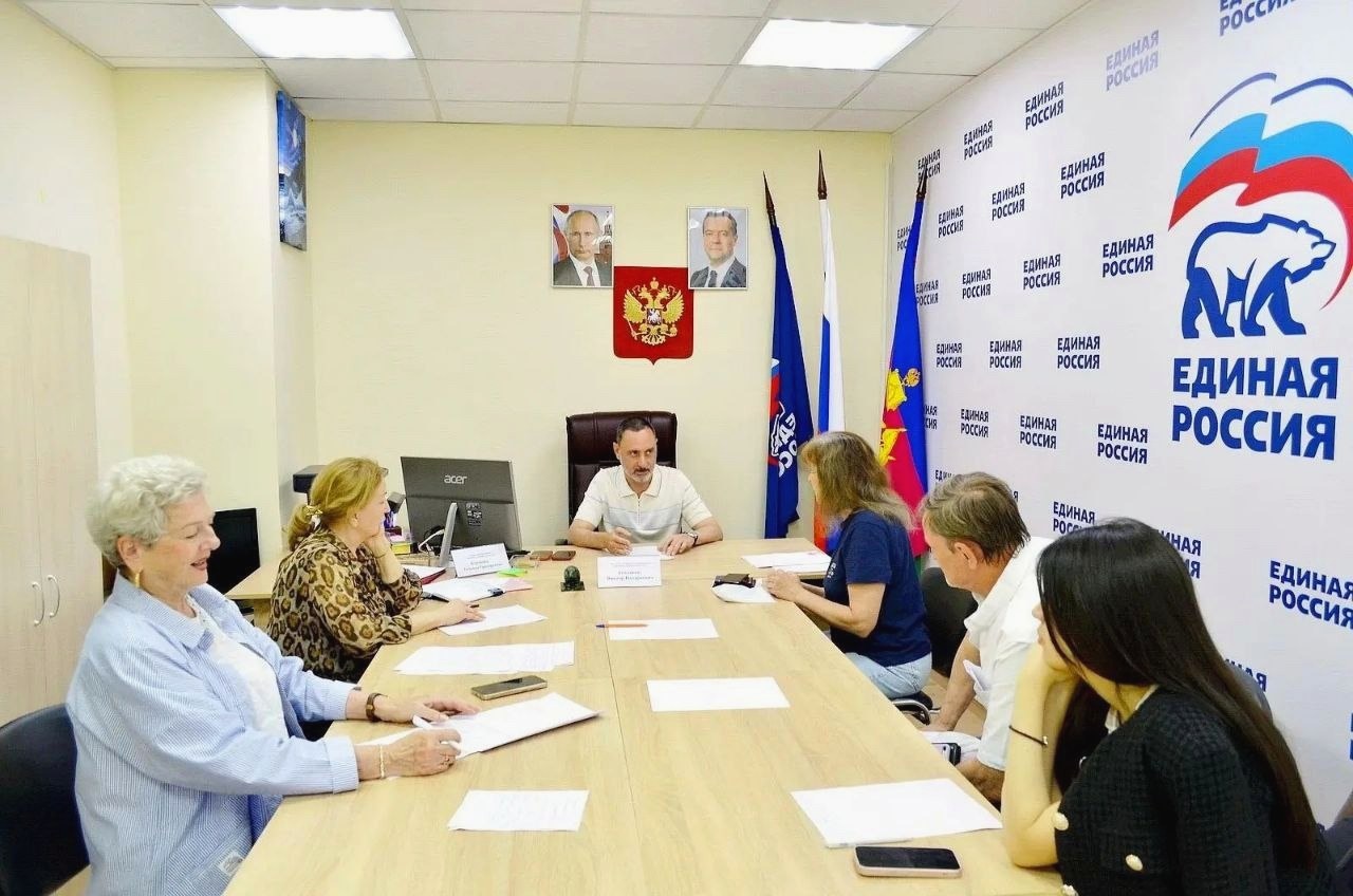 Депутат Законодательного Собрания Виктор Тепляков провел приём граждан в Общественной приёмной