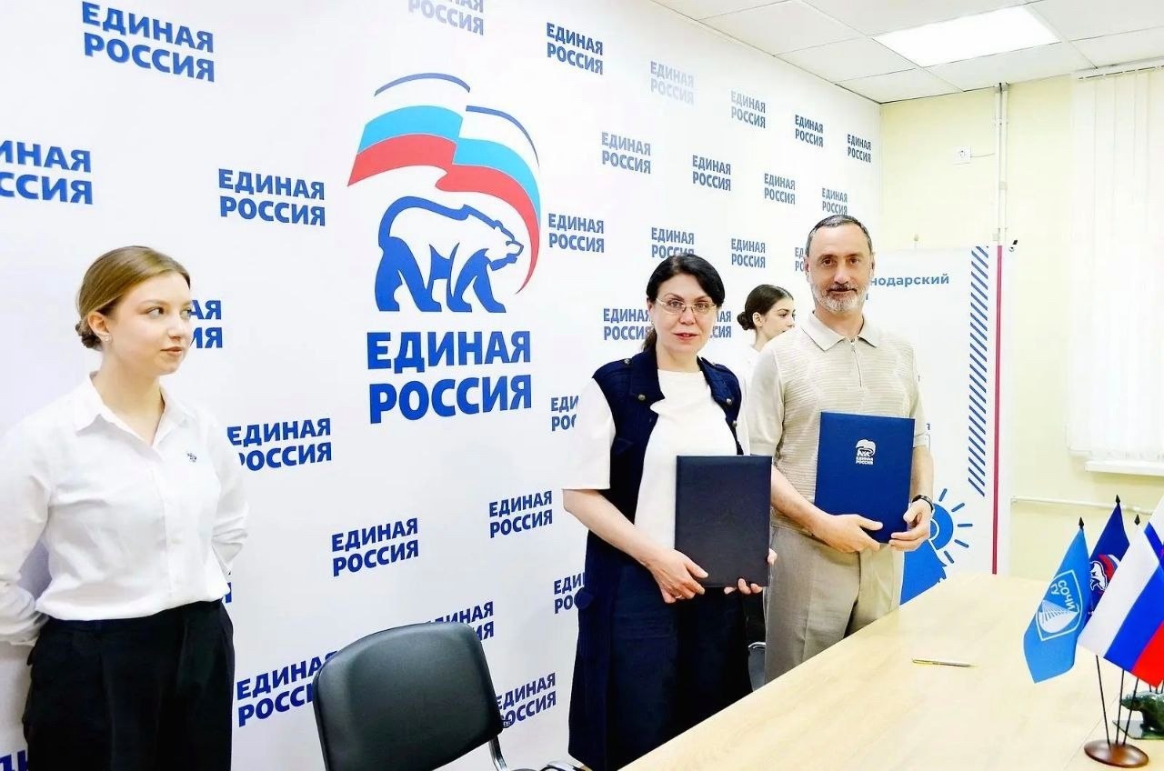 Депутат ЗСК Виктор Тепляков подписал соглашение о сотрудничестве СГУ и «Единой России