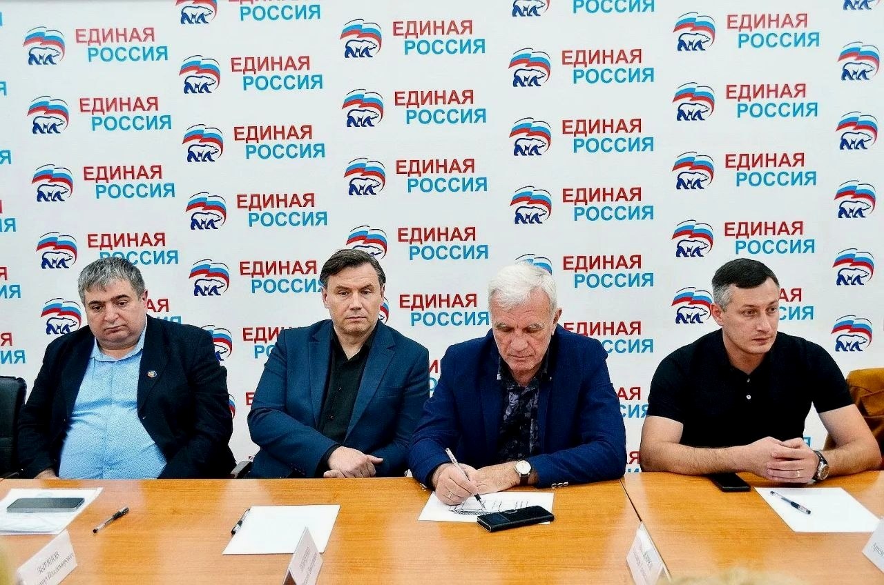 Депутат ЗСК Виктор Тепляков встретился по вопросу гуманитарной помощи в зоне СВО