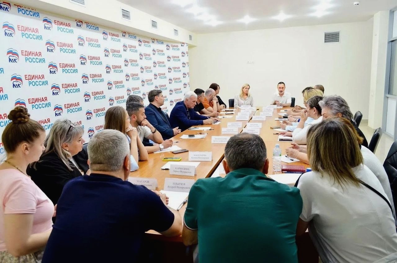 Депутат ЗСК Виктор Тепляков встретился по вопросу гуманитарной помощи в зоне СВО