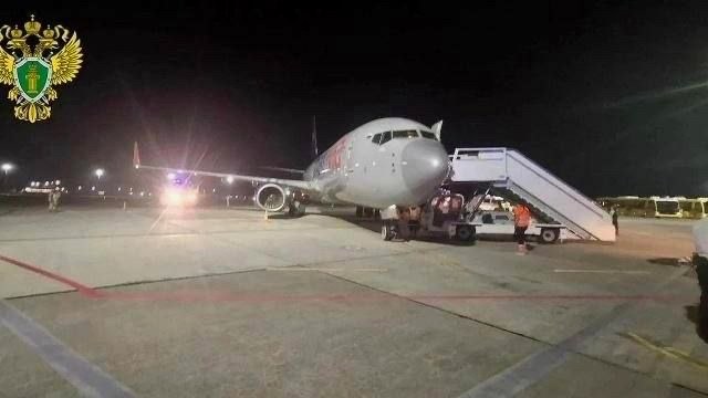 Экстренная посадка самолета в Сочи: пассажиры отправлены в Архангельск