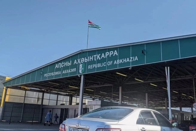Очереди на границе с Абхазией увеличиваются, таможня предлагает альтернативы