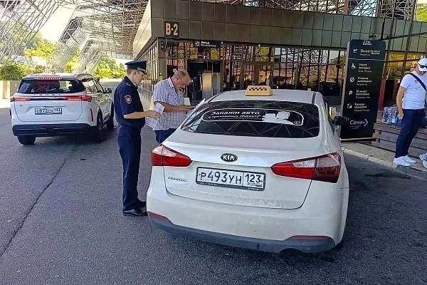 Ужесточение контроля за нелегальными таксистами в Сочи в курортный сезон