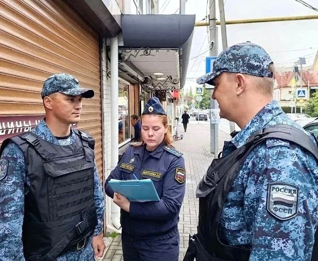В Сочи демонтировали самовольные постройки за счет владелицы участка