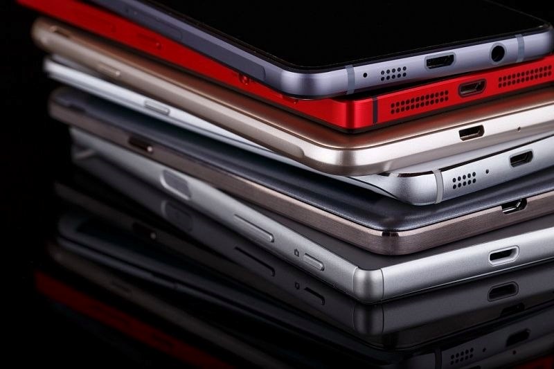 В Сочи пресекли попытку вывоза 101 смартфона