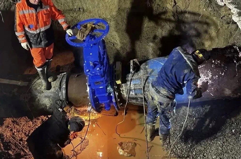 Замена водопроводной арматуры на улице Кубанской в Сочи близка к завершению